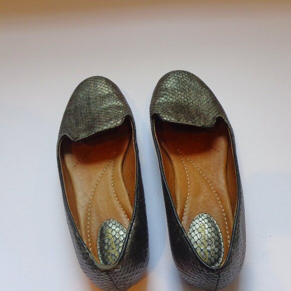 Clarks Artisan Women Pewter Metallic Snake Leather Loafer Slip on Shoes Sz 6.5M - Picture 2 of 8
